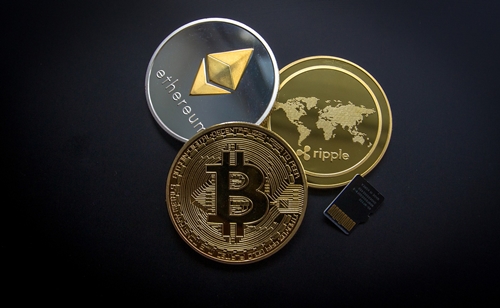 Bitcoin, Ethereum và Ripple là 3 loại tiền kỹ thuật số phổ biến nhất hiện nay. Ảnh: eCoin
