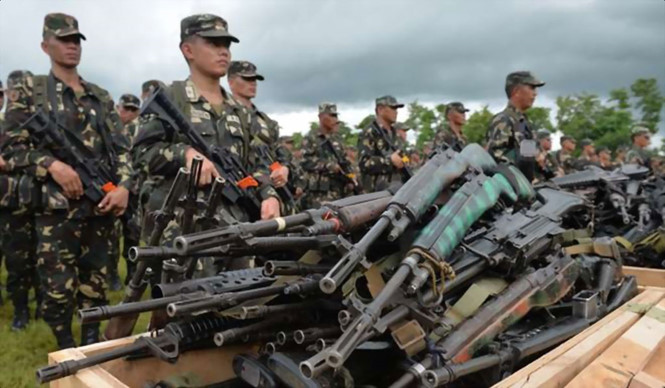 Binh sĩ Philippines thay vũ khí cũ bằng súng do Trung Quốc sản xuất. Ảnh: AFP