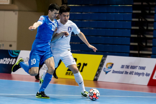 Đội futsal Uzbekistan (áo xanh) rất mạnh tại giải futsal châu Á 2018.