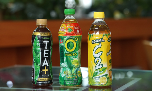 TEA+, Trà xanh Không Độ và C2 là ba thương hiệu đại diện cho Suntory, Tân Hiệp Phát và URC. Ảnh: Anh Tú
