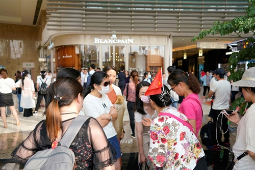 Nhà đầu tư vào PPMiao biểu tình tại Thượng Hải hồi giữa tháng 8. Ảnh: Reuters
