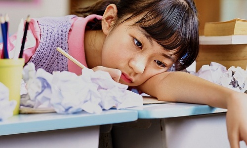 Nhiều học sinh Hàn Quốc kiệt sức vì học cả ngày lẫn đêm. Ảnh: Worlds of Education